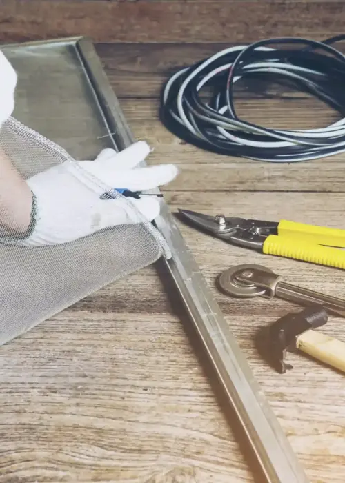 man is working with mosquito wire screen installation ergebnis